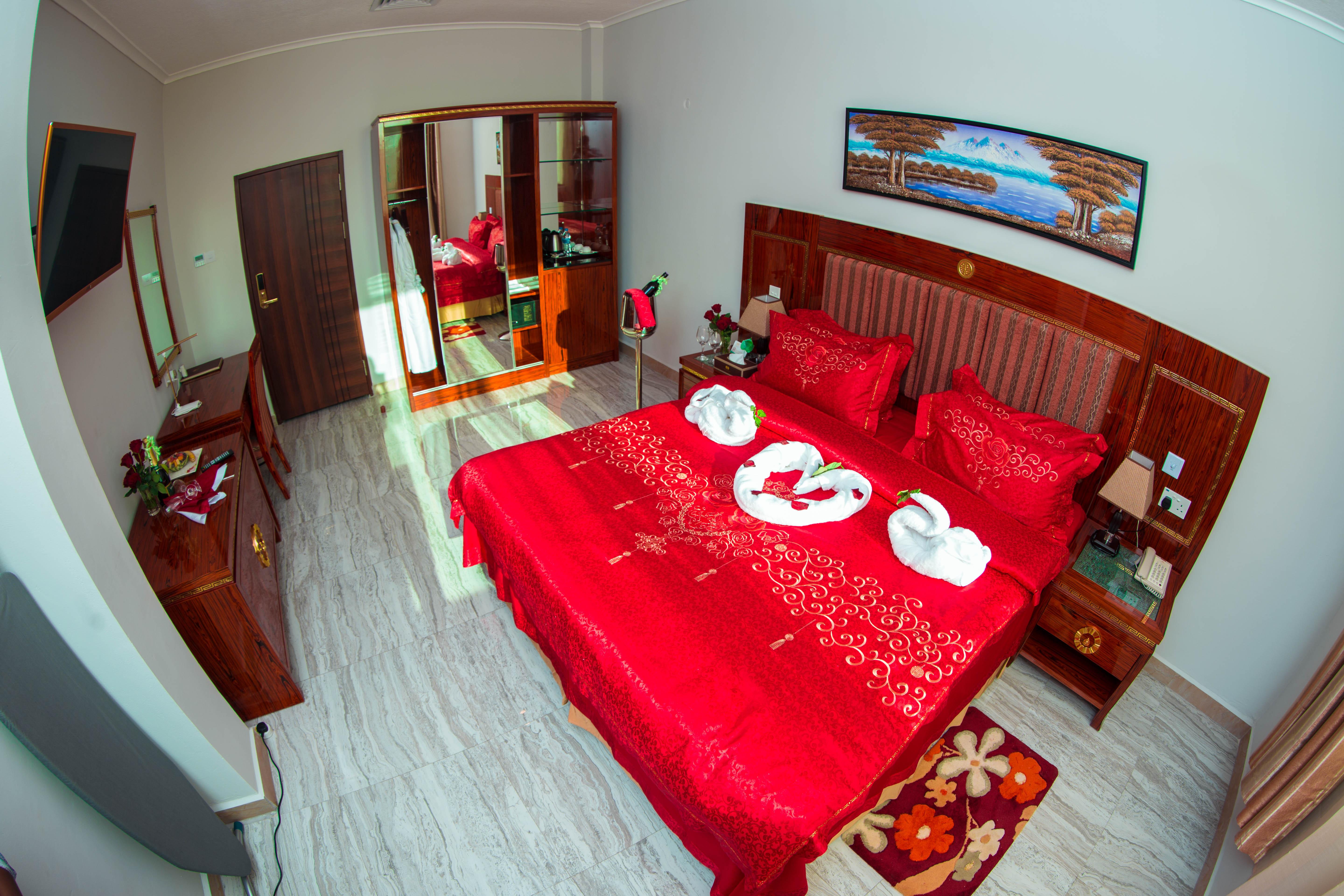 Tiffany Diamond Hotels Ltd - Makunganya Darüsselam Dış mekan fotoğraf