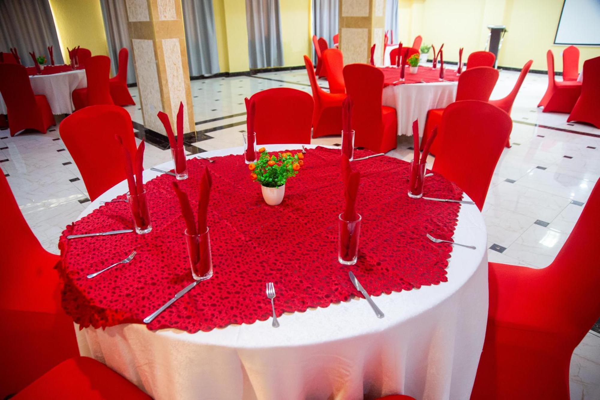 Tiffany Diamond Hotels Ltd - Makunganya Darüsselam Dış mekan fotoğraf