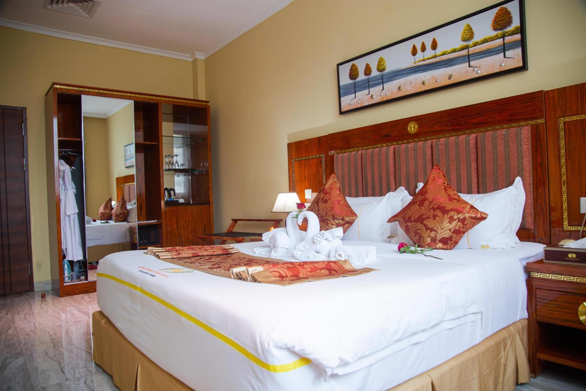Tiffany Diamond Hotels Ltd - Makunganya Darüsselam Dış mekan fotoğraf