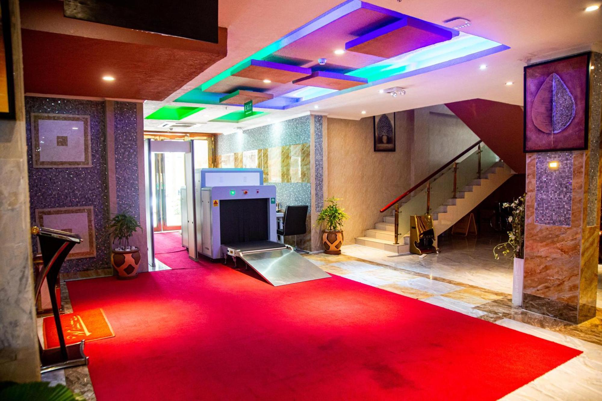 Tiffany Diamond Hotels Ltd - Makunganya Darüsselam Dış mekan fotoğraf