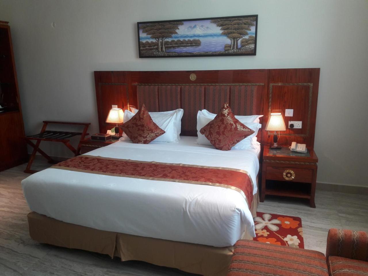Tiffany Diamond Hotels Ltd - Makunganya Darüsselam Dış mekan fotoğraf